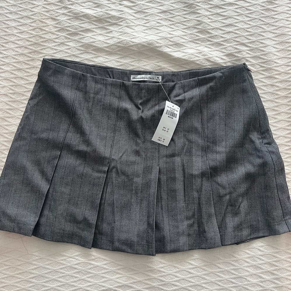 Abercrombie & Fitch Gray Pleated Skater Mini Skirt